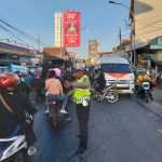 Antisipasi Kemacetan Pagi, Unit Lantas Polsek Sukalarang Laksanakan Gatur Lalin Saat Jam Masuk Karyawan