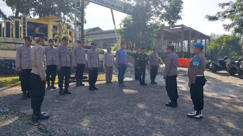 Apel Pagi dan Pengecekan Kelengkapan Personil sebagai Bentuk Kedisiplinan dan kesiapsiagaan Polsek Kadudampit