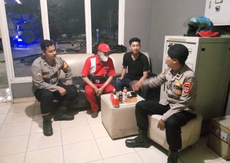 Personil Patroli Polsek Sukalarang Melaksanakan Patroli Dialogis Malam Kontrol SPBU