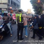 Antisipasi Kemacetan Pagi, Unit Lantas Polsek Sukalarang Melaksanakan Gatur Lalin Saat Jam Masuk Karyawan