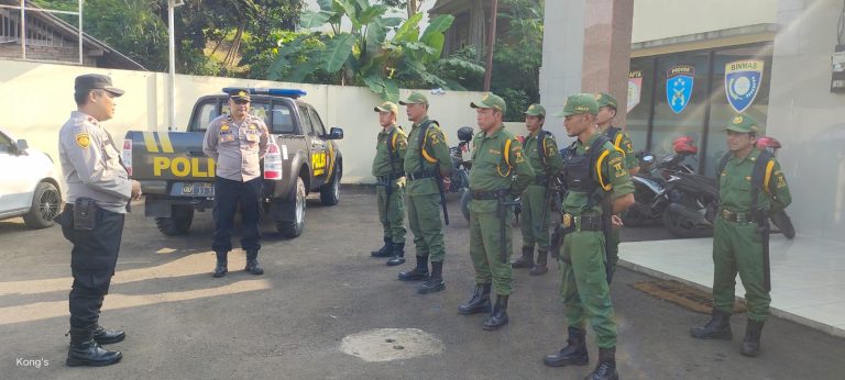 Polsek Cireunghas Beri Pembinaan Kepada Anggota Satlinmas