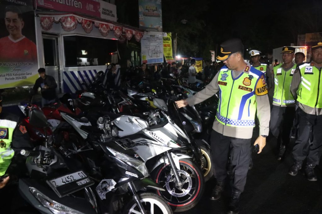 Operasi Gabungan Polres Garut Amankan Ratusan Botol Miras dan Knalpot Tidak Sesuai Spesifikasi