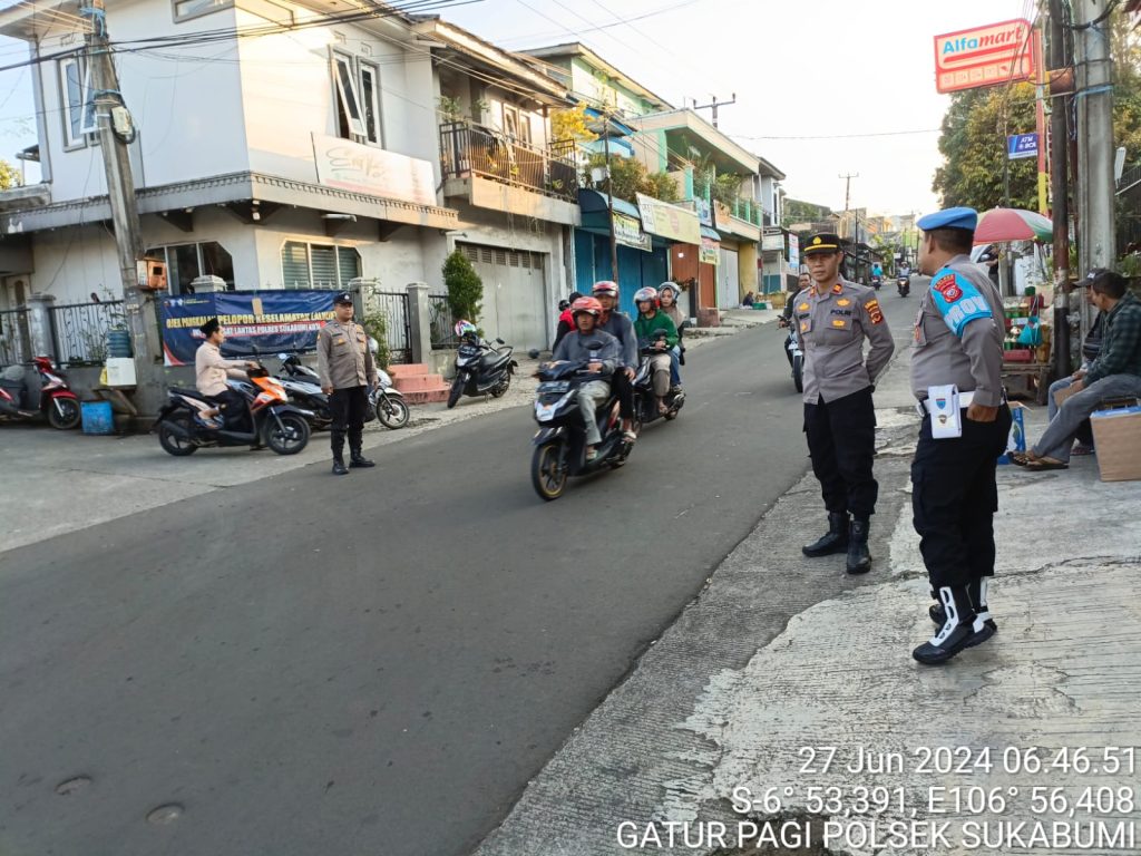 Polsek Sukabumi Laksanakan Kegiatan Pelayanan Penjagaan dan Pengaturan Arus Lalu lintas