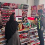 Sampaikan Himbauan Kamtibmas Kepada Karyawan Minimarket saat Patroli Siang