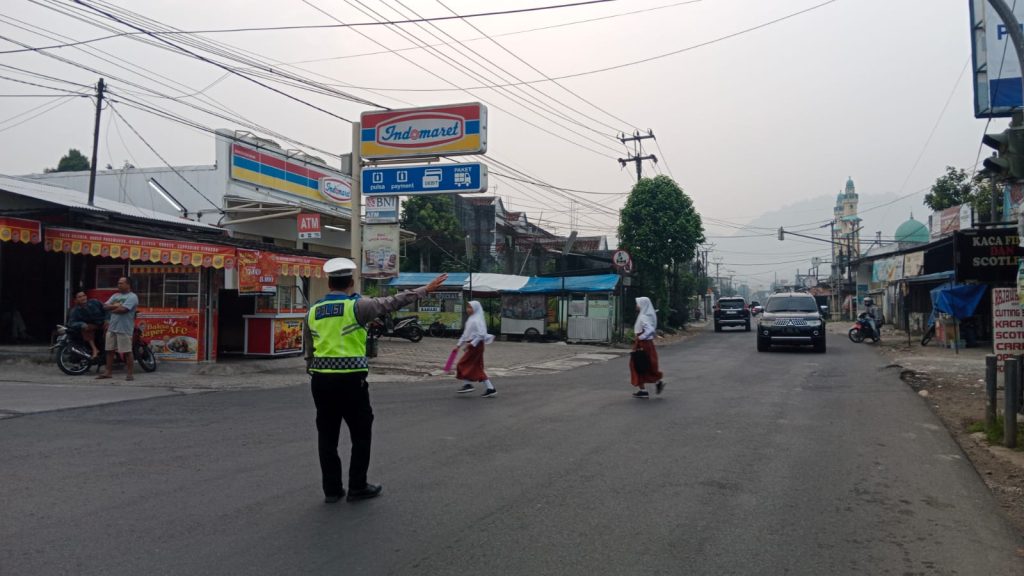 Wujudkan Kamtibcarlantas, Polsek Baros laksanakan Gatur pagi 3 titik