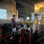 Pastikan Kondusifitas Desa Binaan, Bhabinkamtibmas Polsek Cireunghas Gelar Pengamanan Nobar Liga 1 Persib Bandung Melawan Madura United