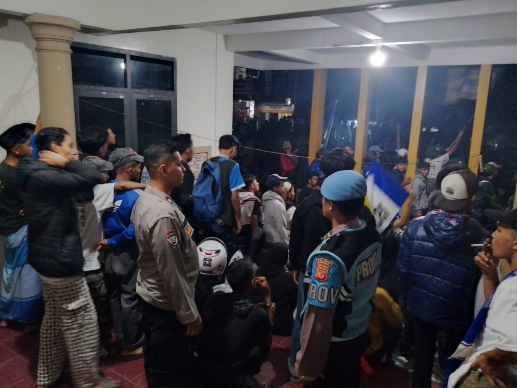 Kapolsek Sukalarang Pimpin Pengamanan Nobar Final Persib Bandung Vs Madura United