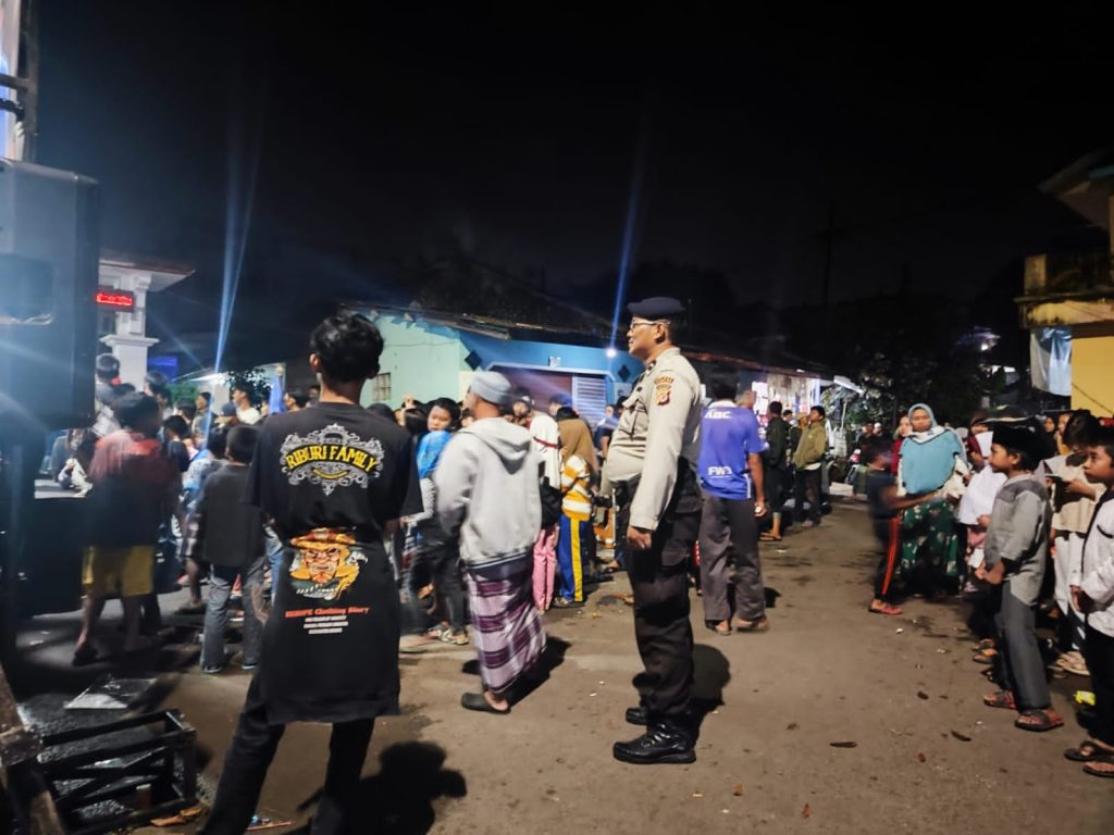 Polsek Kebonpedes Lakukan Pengamanan Nobar di Desa Bojong Sawah Kecamatan Kebonpedes