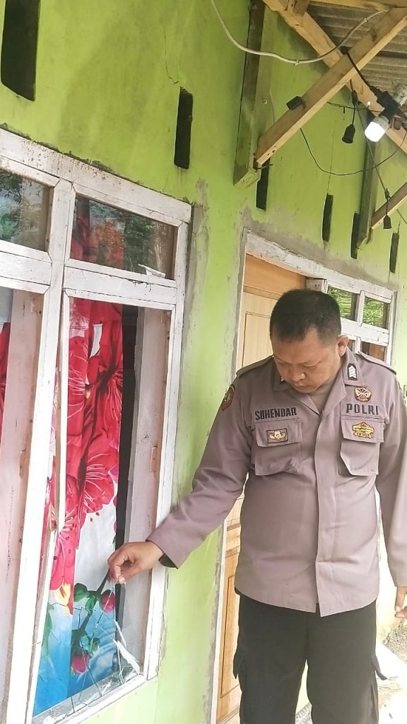 Polsek Cisompet Amankan Dua Orang Pelaku Pengerusakan Rumah Di Desa Neglasari