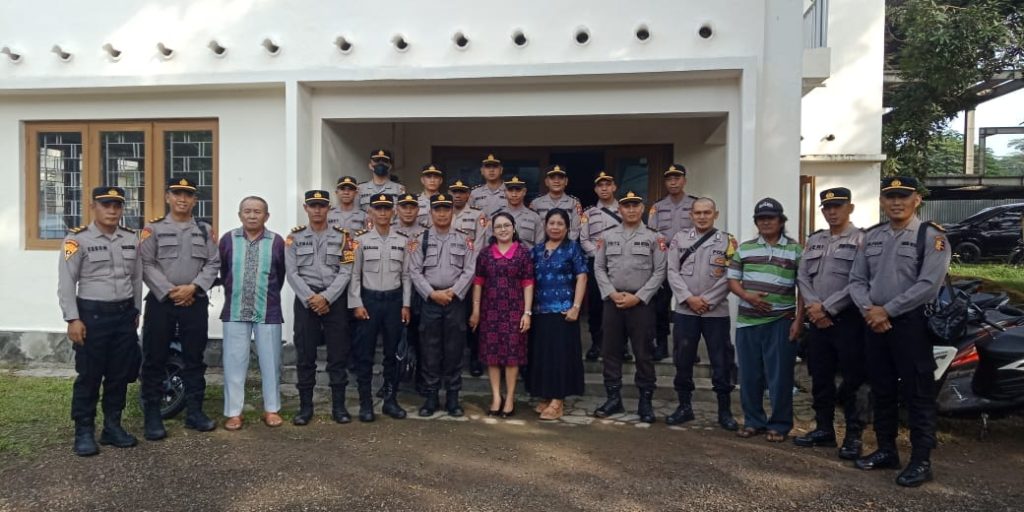 Dalam rangka Minggu Kasih, Polsek Cireunghas Laksanakan Pengamanan Ibadah Gereja