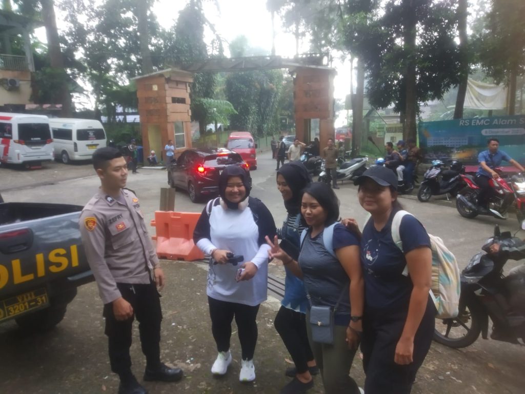 Personil Polsek kadudampit Melaksanakan giat Patroli tempat wisata situgunung.