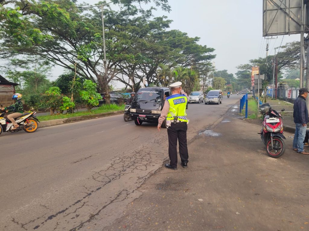 Tingkatkan Kenyamanan Lalulintas, Polsek Baros Jalin Pelayanan Pagi dengan Kemenhub Gatur Pagi