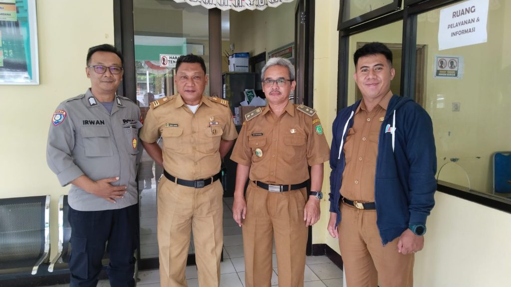 Bhabinkamtibmas Polsek Cikole Laksanakan Giat Sinergitas Dengan Lurah