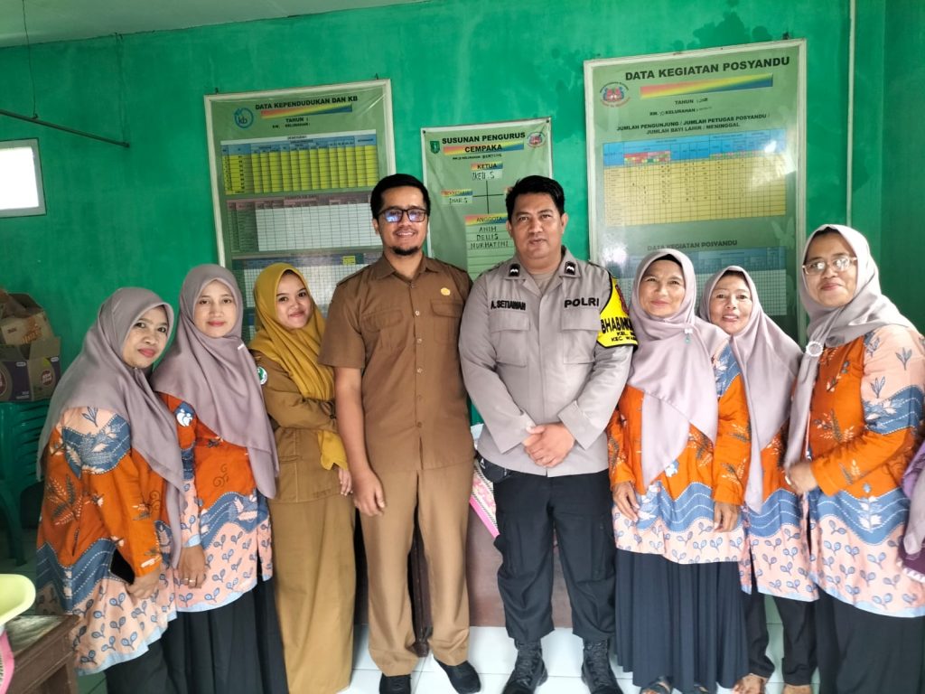 Bhabinkamtibmas Monitoring Giat Penimbangan Bayi dan Konsultasi Gizi