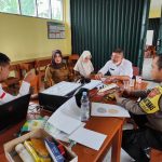 Bhabinkamtibmas Polsek Sukalarang Monitoring PPDB di SMK N 1 Sukalarang