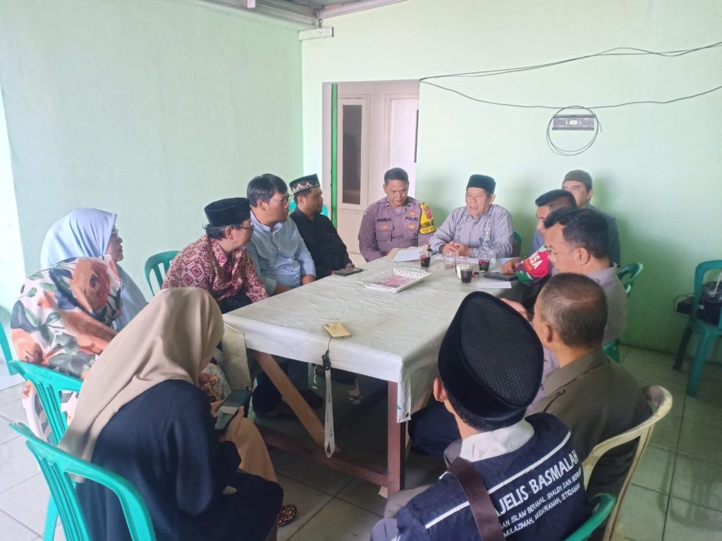 Polsek Sukabumi Laksanakan Kegiatan Dialogis dan Sambang dengan Perangkat Desa Warnasari