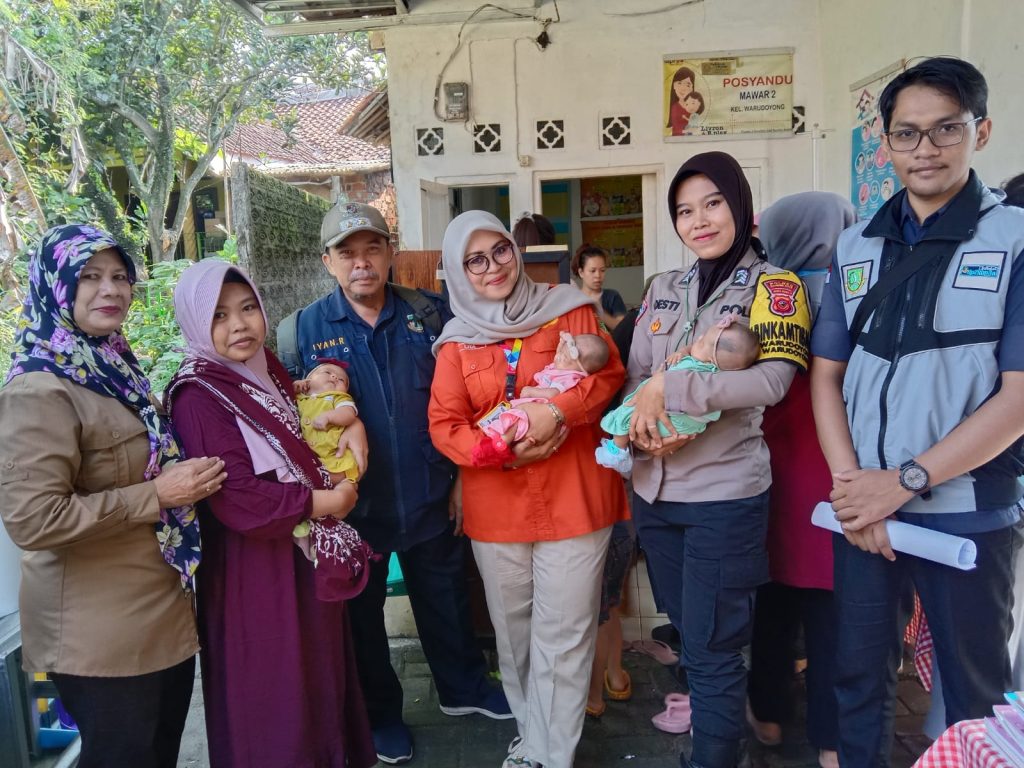 Cegah Stanting Sejak Dini, Bhabinkamtibmas Monitoring Giat Penimbangan Bayi dan Konsultasi Gizi