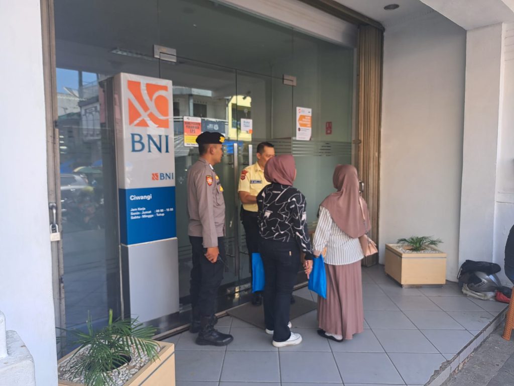 Polsek Cikole Laksanakan Giat Patroli Dialogis Ke Perbankan