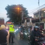 Antisipasi Kemacetan Pagi, Unit Lantas Polsek Sukalarang Laksanakan Gatur Lalin Saat Jam Masuk Karyawan