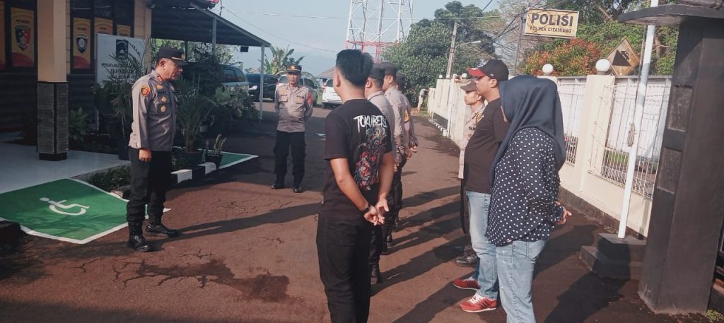 Kapolsek Citamiang Gelar Apel Pagi Sebagai Bentuk Kedisiplinan