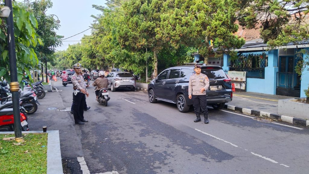 Polsek Cikole Gelar Pelayanan Gatur Pagi