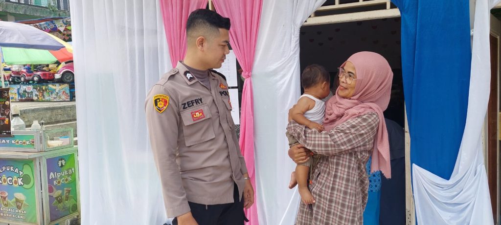 Monitoring Stunting Bhabinkamtibmas Polsek Kadudampit Laksanakan Sambang