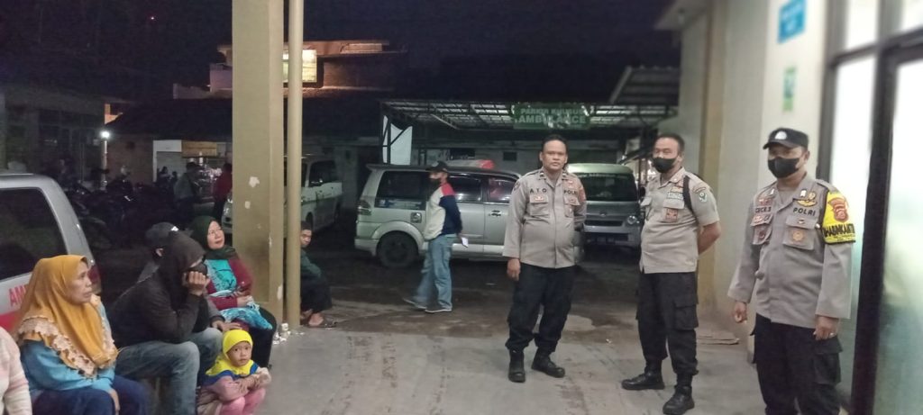 Cegah Kerawanan, Personil Polsek Paseh Polresta Bandung Gelar Patroli KRYD Malam C3