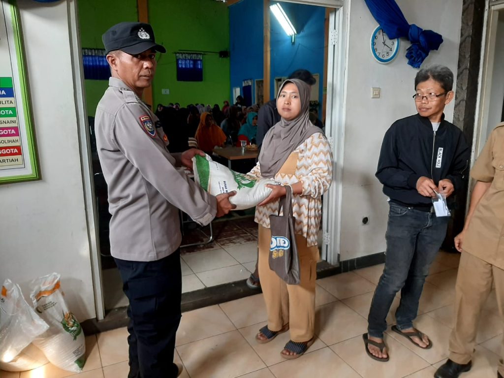 Penyaluran Bantoan Sosial Bantuan Cadangan Pangan Dari BPN