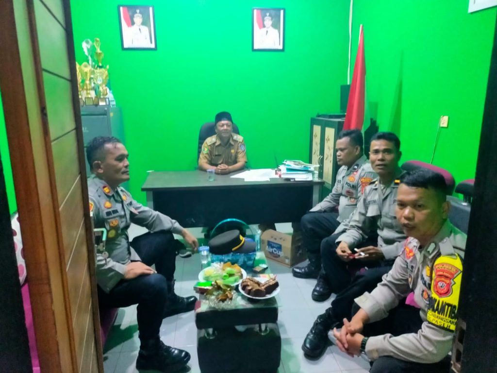 Pererat Hubungan Sinergitas, Kapolsek Paseh Sambangi Kepala Desa Sindangsari