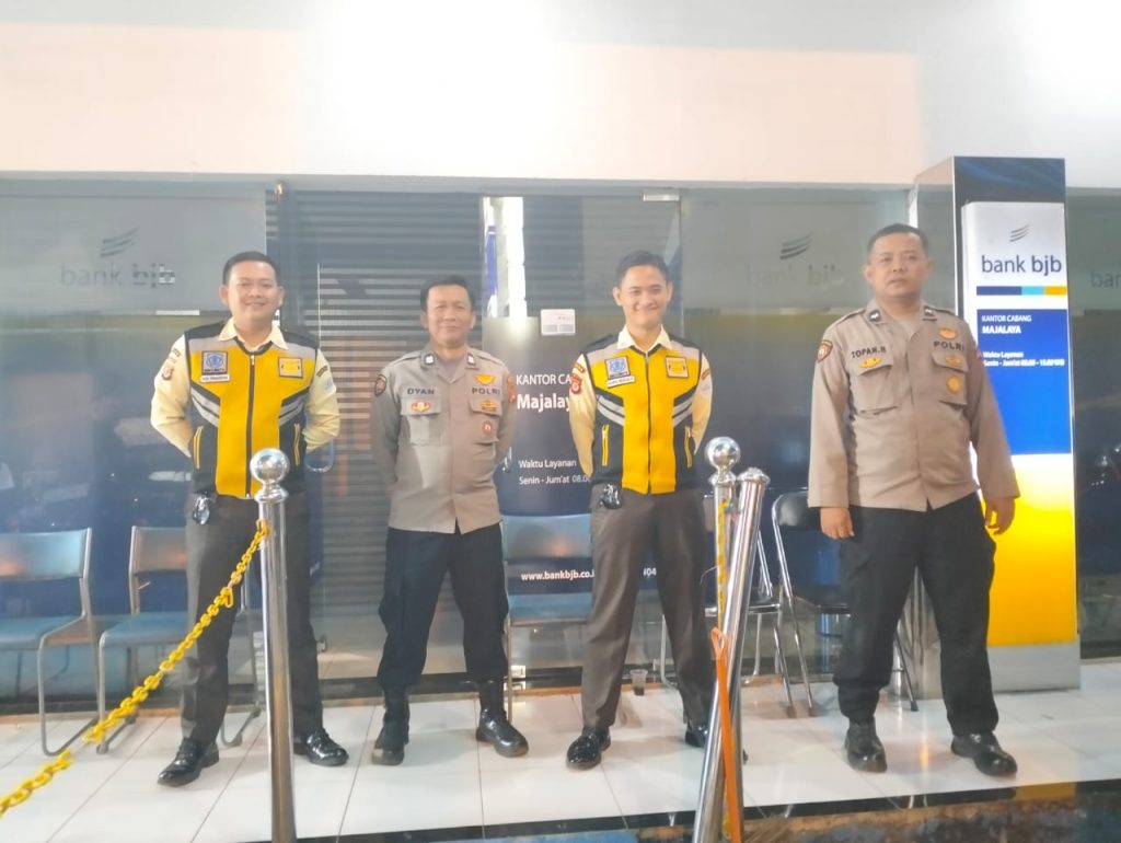 Pastikan Situasi Kamtibmas Tetap Aman Piket Fungsi Polsek Majalaya Polresta Bandung Patroli Dialogis Dengan Sasaran Wilayah Perbankan.