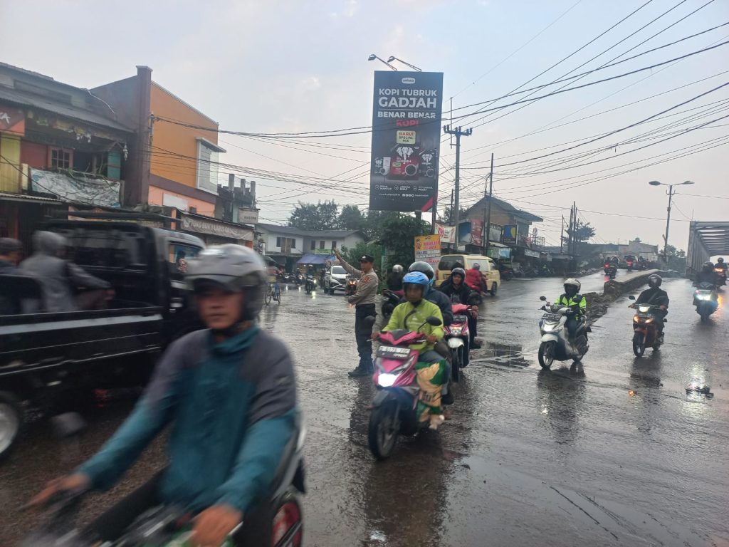 Pererat Hubungan Silaturahmi Bhabinkamtibmas Pamekaran Polsek Soreang kunjungi ‎Perangkat Desa binaan