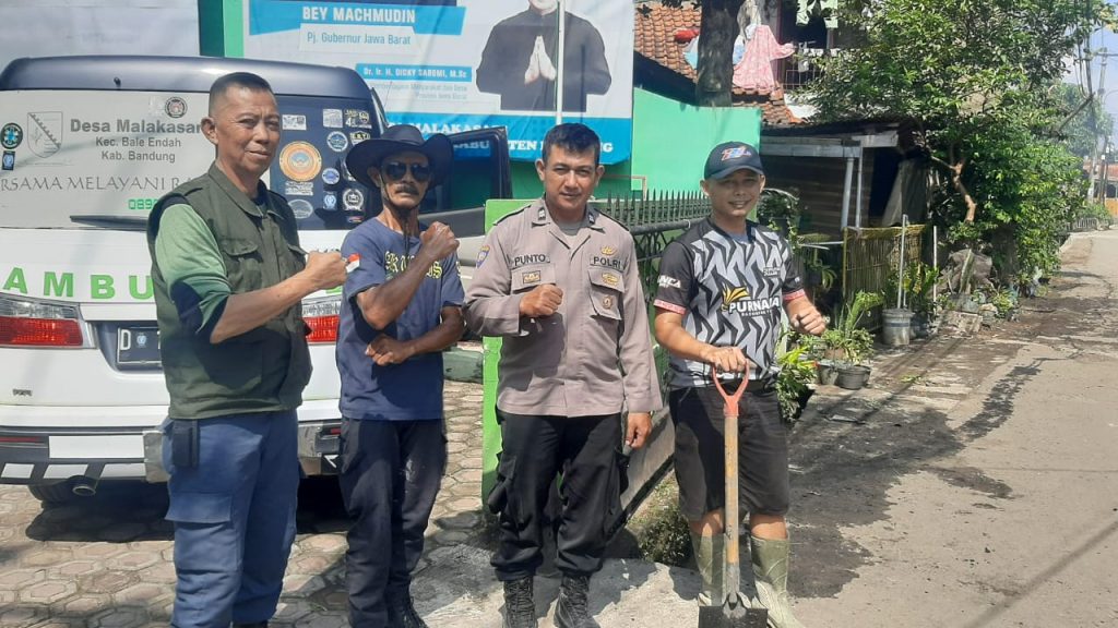 Kapolsek Cimaung Laksanakan Sosialisasi Terkait Dengan Peran Serta Anggota Linmas Terhadap Pencegahan Dan Pemberantasan Narkoba Di Lingkungan Masyarakat