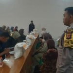 Bhabinkamtibmas Desa Margamukti Kec. Pangalengan Laksanakan Monitoring Penyaluran Bantuan Cadangan Beras, Pastikan Tepat Sasaran