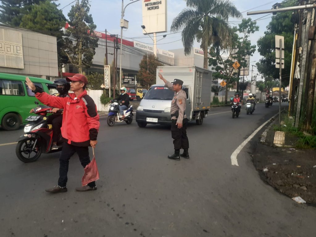 Polsek Gunungpuyuh Rutin Laksanakan Gatur Pagi, Agar Terciptanya Kamseltibcar Lantas