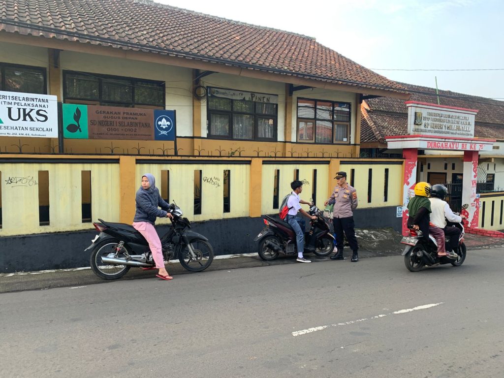 Kapolsek Sukabumi Pimpin Kegiatan Pengaturan Lalu Lintas di Wilayah Hukum Polsek Sukabumi