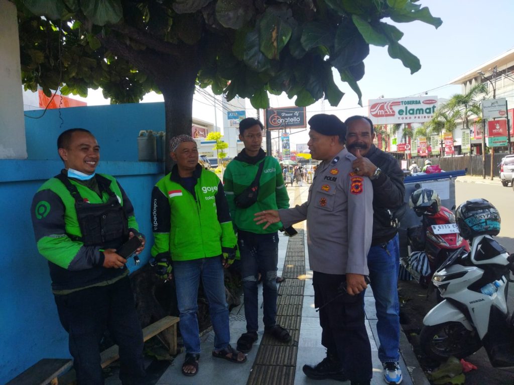 Unit Samapta Polsek Cikole Laksanakan Giat Patroli Dialogis Dengan Ojol