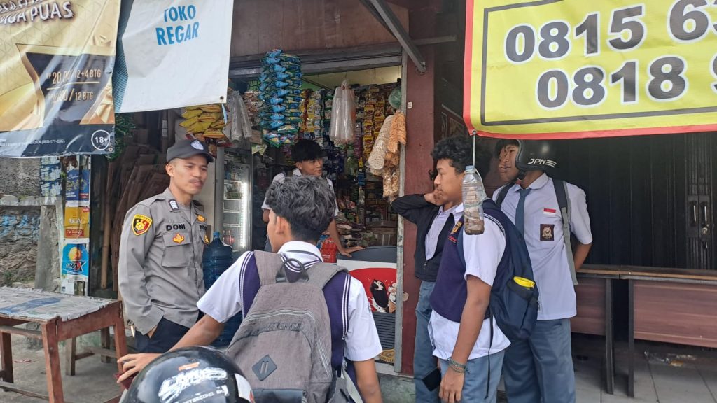 Patroli Dialogis dan Pemantauan Pasca Bubaran Sekolah Antisipasi Tawuran antar Pelajar di Wilayah Polsek Citamiang