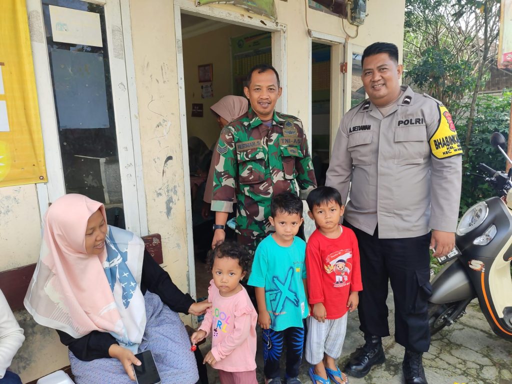 Bhabinkamtibmas Monitoring Giat Penimbangan Bayi dan Konsultasi Gizi