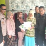 Polsek Leles Pengamanan Pembagian Bantuan Langsung Tunai