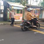 Unit Patroli Samapta Polsek Kadudampit Laksanakan Giat Pengaturan Di Pagi Hari