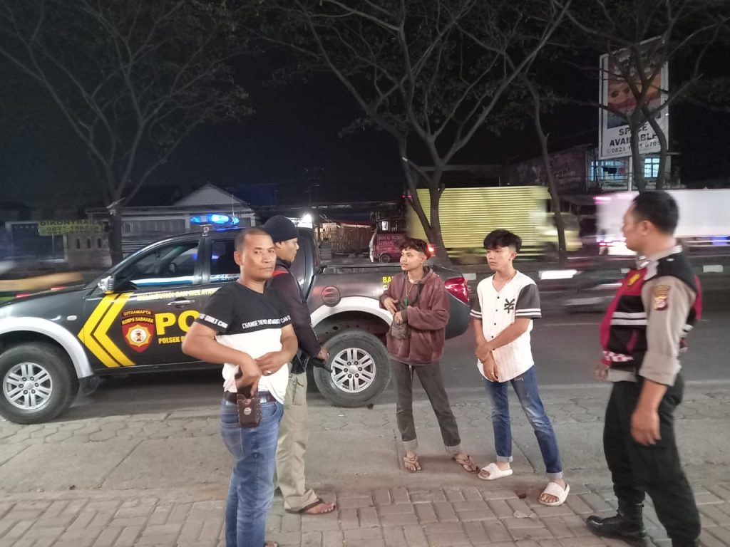 Unit Samapta Polsek Rancaekek tingkatkan patroli malam serta ajak warga tingkatkan kegiatan siskamling