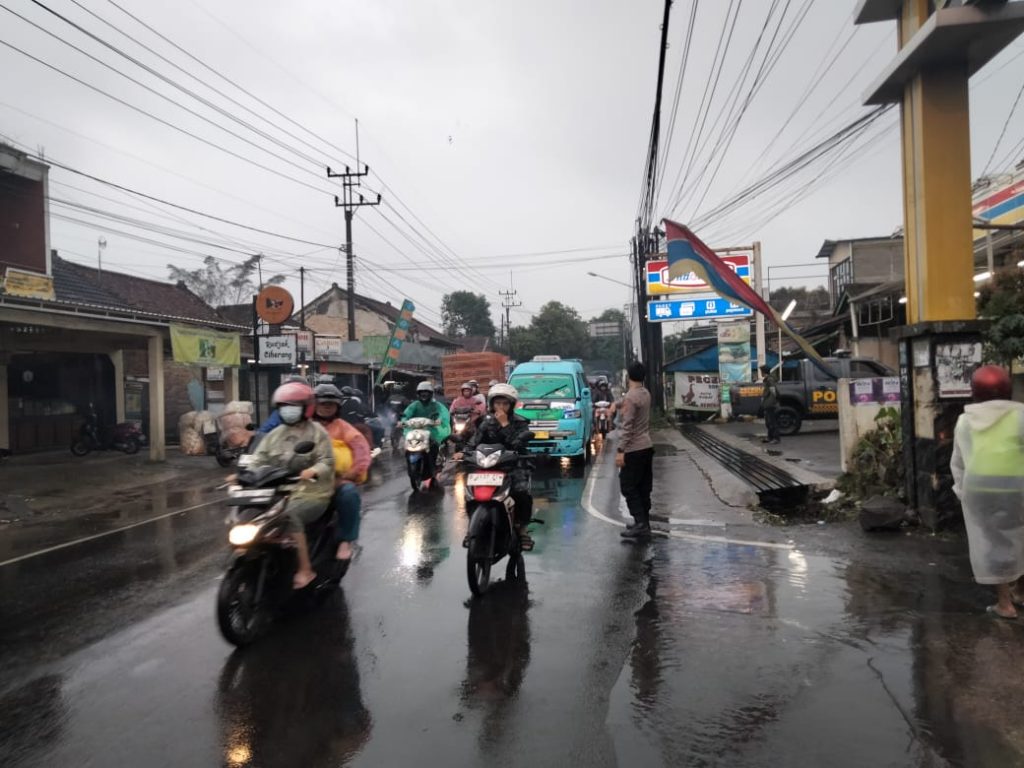 Paska Turun Hujan, Piket Fungsi Polsek Cangkuang Tempatkan Personil dititik Strong Point