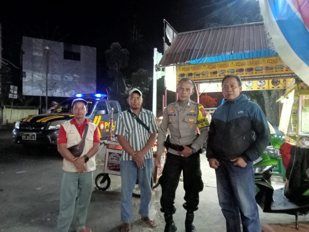 Polsek Lembursitu trus lakukan Patroli Malam hari di jam jam rawan kamtibmas.