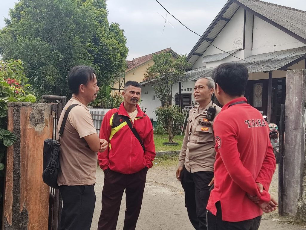 Patroli mobile rutin Polsek Kadudampit untuk mengantisipasi gangguan kamtibmas di wilayah hukum polsek kadudampit