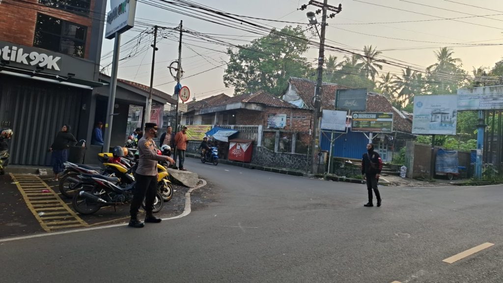 Polsek Gunungpuyuh rutin laksanakan Gatur Pagi, Agar Terciptanya Kamseltibcar Lantas dipagi hari diwilayah hukum Polsek Gunungpuyuh