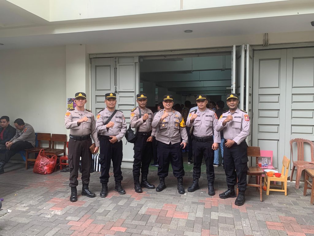 Kapolsek Sukabumi gelar Pengamanan Minggu Kasih Kebaktian Ibadah Minggu Pagi di Gereja GKI Penginjil Sukabumi.