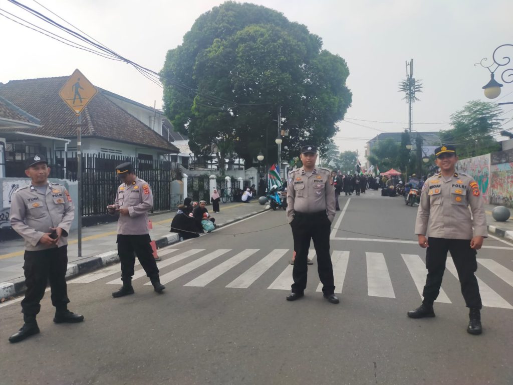 Aksi Pengamanan Aksi Damai Sukabumi Peduli Rafah. Kapolsek Baros perkuat pengamanan