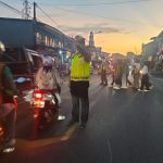 Antisipasi Kemacetan Pagi, Unit Lantas Polsek Sukalarang Laksanakan Gatur Lalin Saat Jam Masuk Karyawan