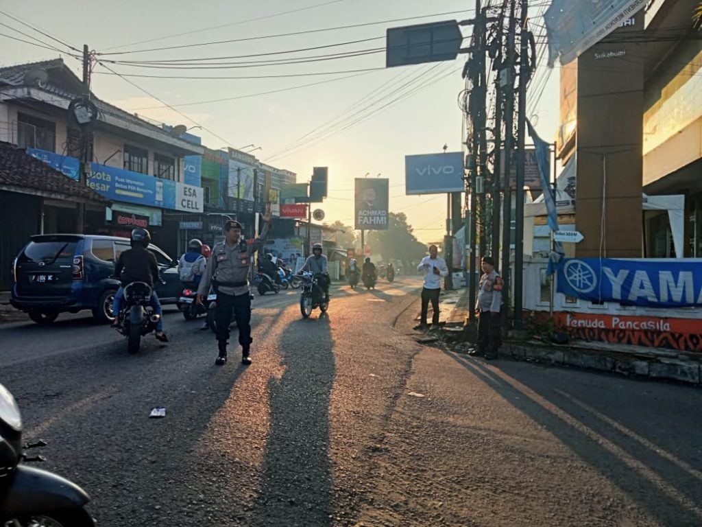 Polsek Lembursitu Berikan Pelayanan Prima Rutin Gatur Pagi