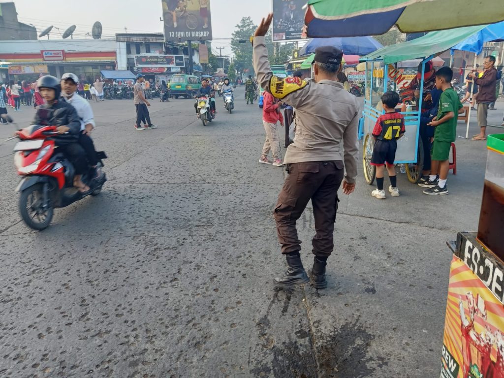 Ciptakan Rasa Aman, Polsek Dayeuhkolot Rutin Laksanakan Pengamanan Gereja Setiap Hari Minggu